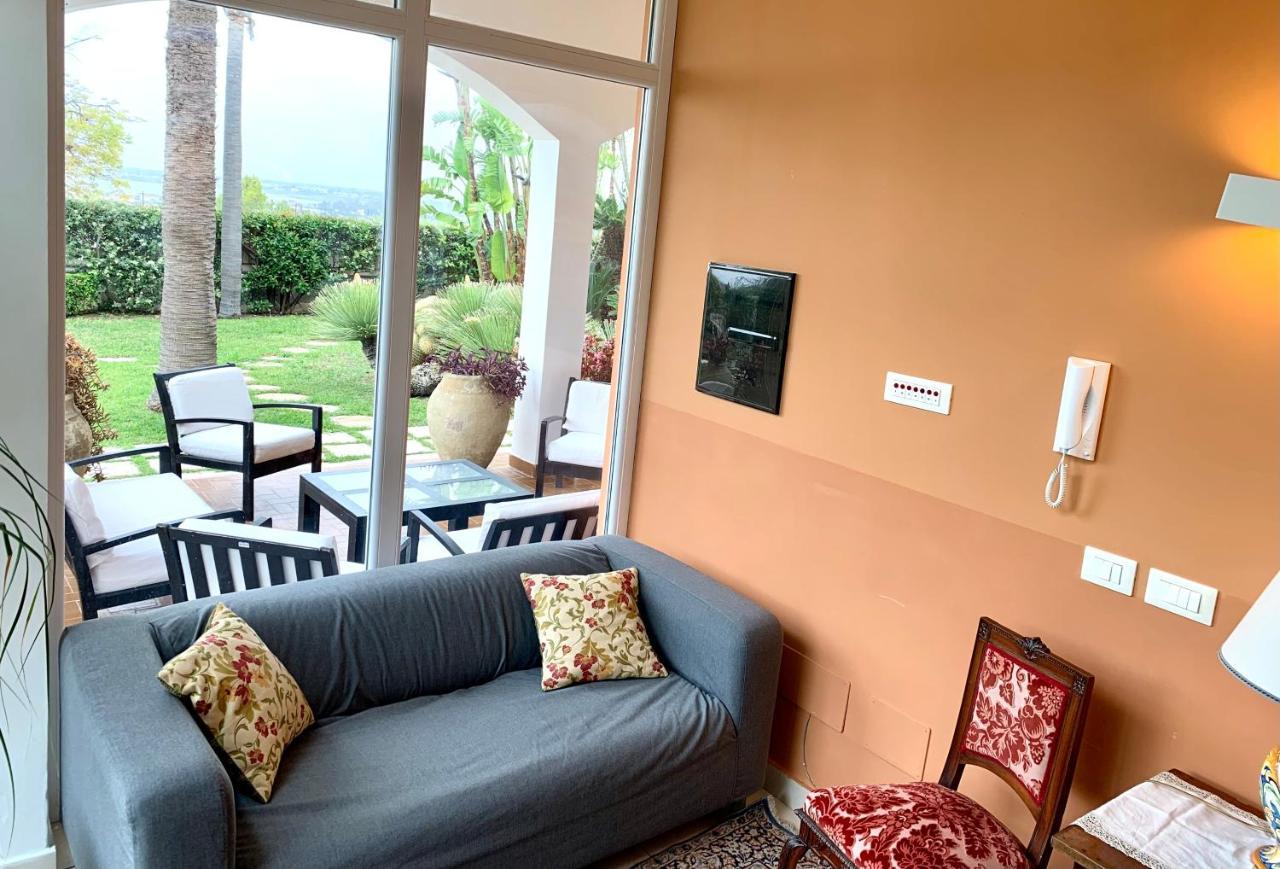 Temenos Villa By Ortigiaapartments Syracuse Luaran gambar