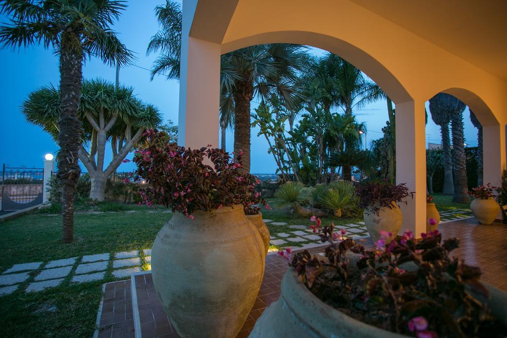 Temenos Villa By Ortigiaapartments Syracuse Luaran gambar