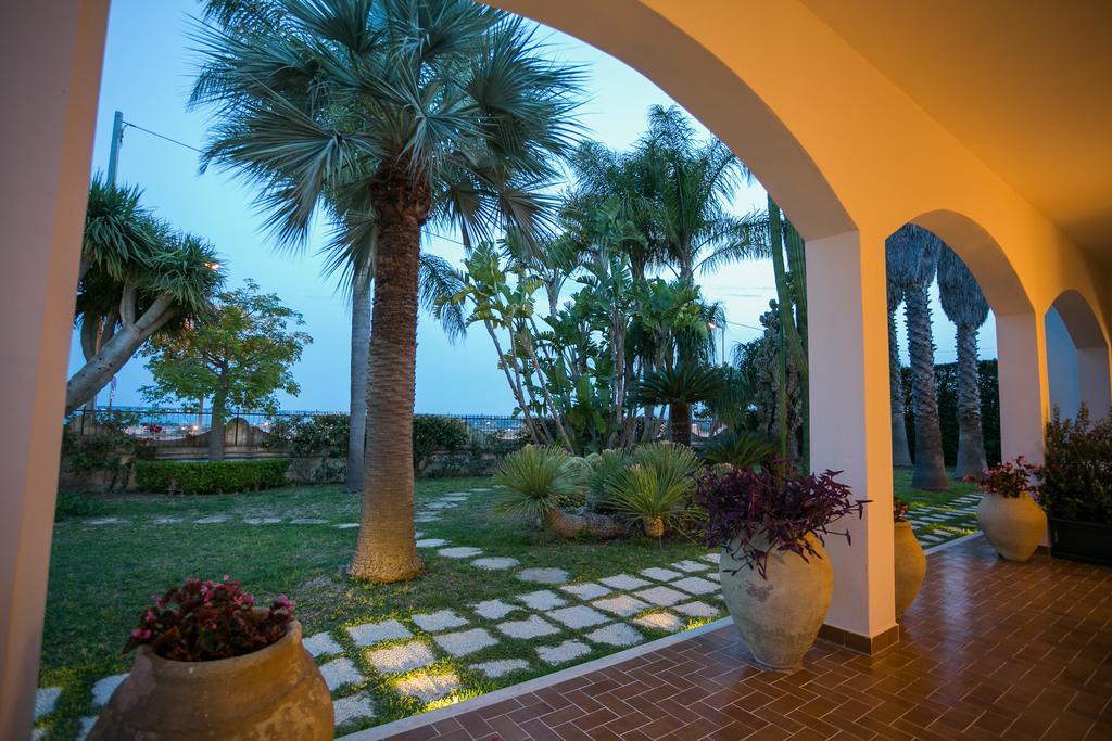 Temenos Villa By Ortigiaapartments Syracuse Luaran gambar