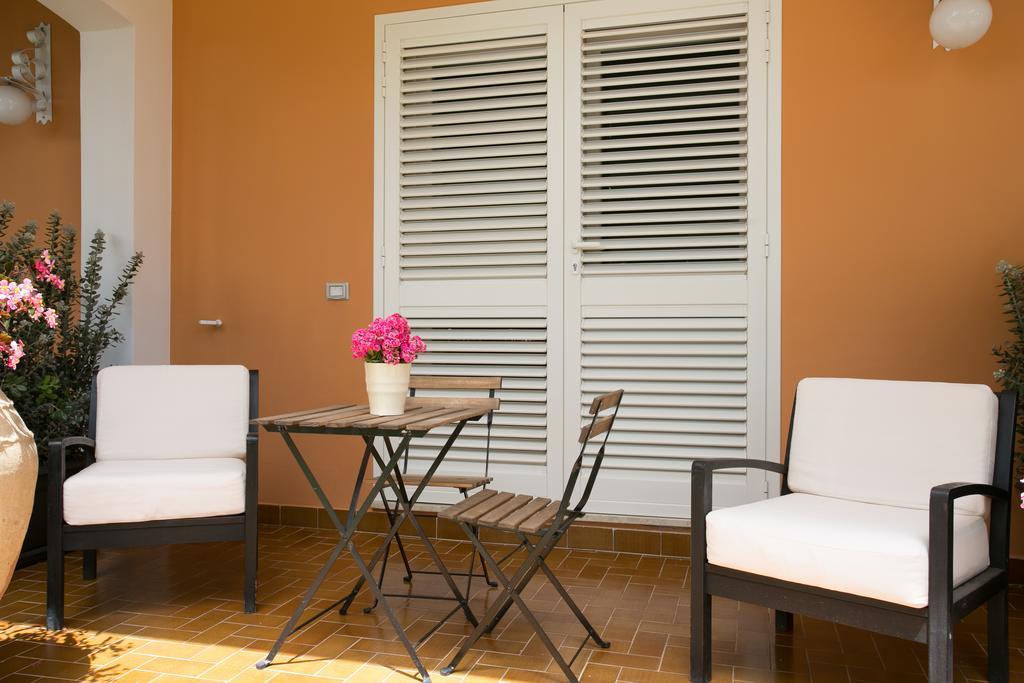 Temenos Villa By Ortigiaapartments Syracuse Luaran gambar
